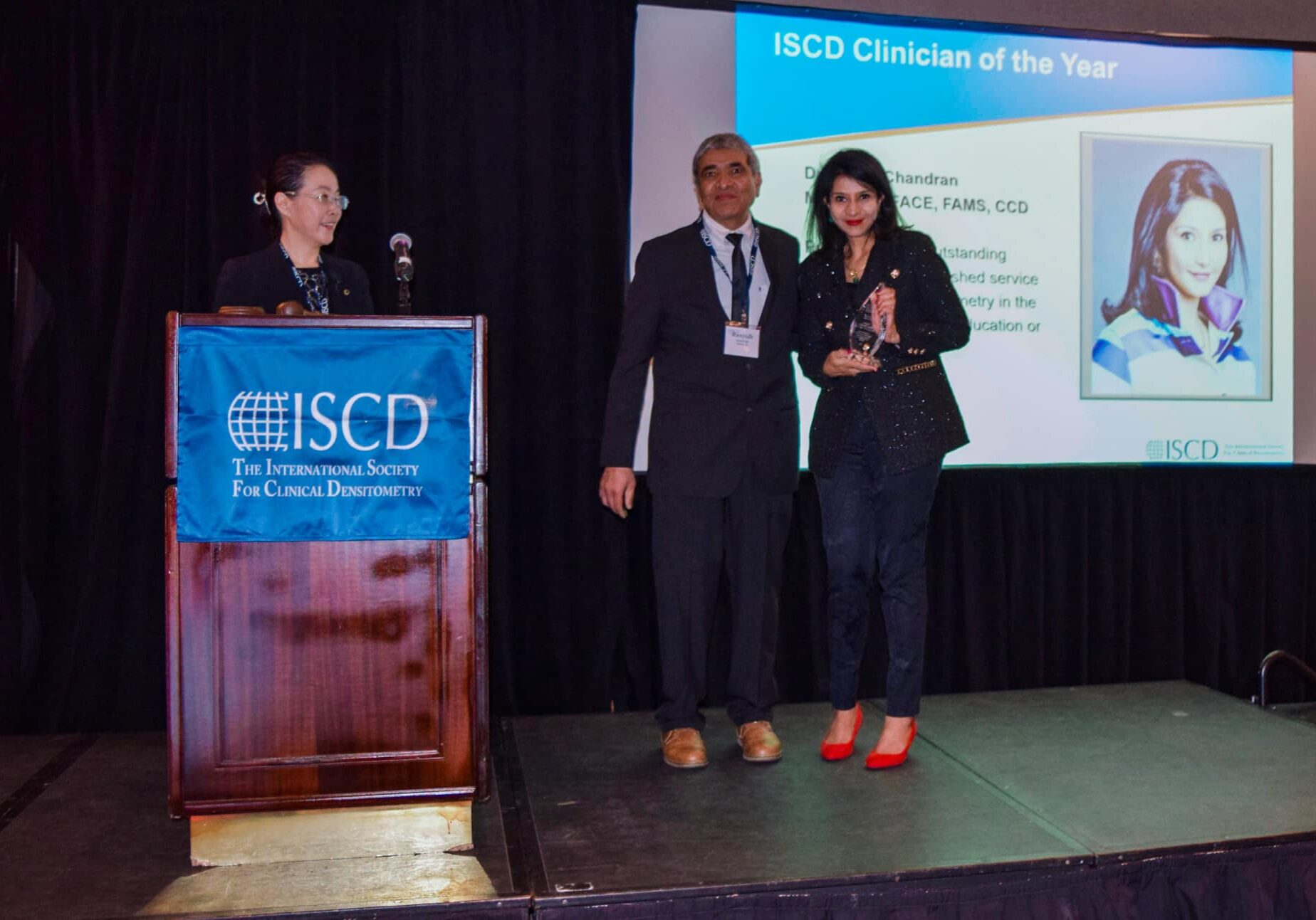 Manju receiving award